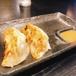 麺処 松。 - セットの餃子は2個