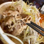 すき家 - まずは普通の牛丼部分を