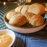 COWRIE COVE - パンについてくるソースがイイです。