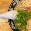 博多三氣 - 濃厚！焦がし味噌ラーメン890円　左