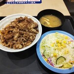 松屋 - 料理写真:『牛めし 頭の大盛』と『生野菜(サラダ)』