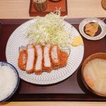 Tomi kin ton - 厚切りロースかつ定食 (1,200円・税込)
