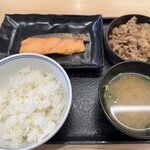 Yoshinoya - 牛鮭定食　ごはん小盛り