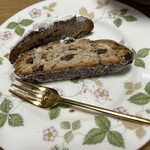 ハセガワベーカリー - ナッツ類やドライフルーツがたくさん詰まったハセガワベーカリーさんのシュトーレン、ザ•ドイツです