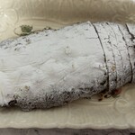 ハセガワベーカリー - ハセガワベーカリーのシュトーレンを切ります