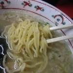 公楽 - 麺のアップ