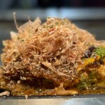 味乃家 - 「2色焼き︰ブタ・ゲソ」 いつもより花ガツオが舞っております