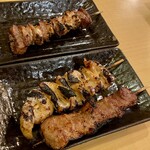 Motsuyaki Sanchou - 上からナンコツ 140円、ホルモン焼 160円、スタミナ焼 160円。