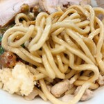 らーめん・油そば 笑びす - もっちり太麺