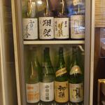 ふじ丸 - 冷蔵庫にずらりと並ぶ日本酒