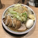 Butayama - 小ぶた・ニンニク少なめ・野菜、カラメ（1,100円）、味玉（+100円）