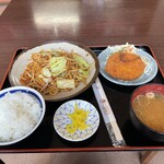 みくら - 味噌焼きうどん　コロッケ