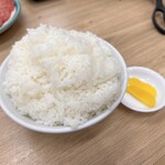 焼肉・定食・冷麺 味楽苑 - ライス大330円
      お新香付き