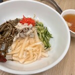 焼肉・定食・冷麺 味楽苑 - ビビンバ660円
      スープ付き