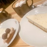 スターバックス リザーブ ロースタリー トウキョウ - ケーキとドリンク