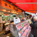 鳥藤 - 本店の冷蔵ショーケース