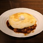 Saron Tamago To Watashi - スフレ卵のオムライス(ビーフとマッシュルームのデミグラスソース)