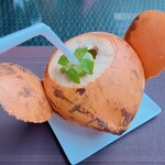 Salt Restaurant - ドリンク写真:☆8 King Coconut Juice