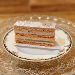 BASCULE - ミルフィユマロンポワール＠サクサクのパートフィユテにマロンバタークリームと洋梨コンフィチュール