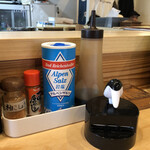 今中 - 卓上の調味料