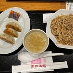 南国酒家 原宿麺飯房 - ルースー飯と餃子