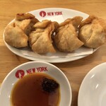 居酒屋 餃子のニューヨーク - モチ巾着みたいな揚げ餃子