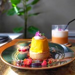 Wolf COFFEE PATISSERIE - プレート風デコが更に美味しそうに見える。