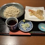 そばはな - 提供されたのは、天盛りそば（十割そば・天ぷら）1300円