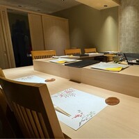名古屋 栄 栞庵 鮨 やましろ - 店内風景　カウンター席