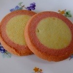 ステラおばさんのクッキー - ミルク苺：ピンク色の円形がかわいい色合い