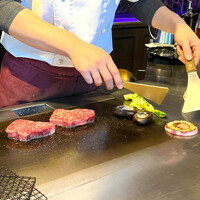 諏訪回廊 客人 - 目の前で焼いてくれるのでライブ感ハンパない。