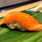 宮城の魚と赤酢のお寿司 魚が肴 - ⑤の皿：酢〆宮城サーモン