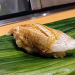 宮城の魚と赤酢のお寿司 魚が肴 - ⑤の皿：〆小鯛