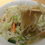 上海 - 野菜タンメンの麺アップ