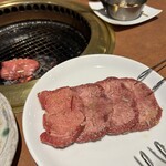 上野手 焼肉店 - 厚切りタン　いつもに増して厚い気がします。。