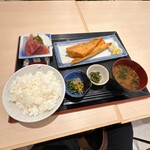 おさかな食堂 マキハラ商店 - サーモンハラス焼き定食上 1,430円