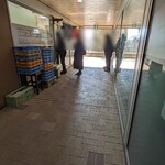 鈴家 - 店頭は、知る人ぞ知るお客様方で行列