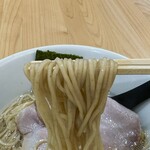 淡麗拉麺 己巳 - 全粒粉入り中細麺はしっかりのコシ