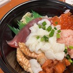 魚丼 - 料理写真: