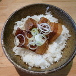 支那そば なかじま - 豚角煮丼　平日ランチタイムは170円とお得。