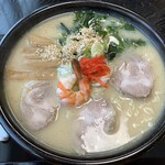 東軒 - とんこつラーメン大盛り