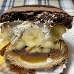 ブーランジェリー スドウ - バナナと生クリーム、キャラメルソース、マカロンが見事にマッチ！！