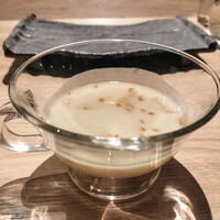 鮨 秀とら - 独活のきんぴら風ポタージュです！独活の香りが優しく、お酒を飲んだ胃を優しく温めてくれる美味しいポタージュでした！
