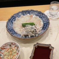 吉星 - 厚目のテッサです。定番のポン酢醤油と塩すだちで食べます。