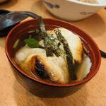 力餅 - すましぞうに180円✨香ばしく焼かれたお餅と美味しいおだし。