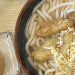 牧のうどん - ごぼう天うどん大盛り　左