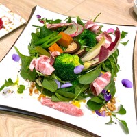 菅乃屋 銀座通り店 - 菅乃屋彩りサラダ。1320円