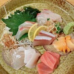 食べ処 飯介 - 鮮魚の盛合せ　¥1,980