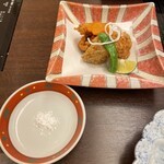 木曽路 - コースふぐの唐揚げ　粉塩を付けていただきます　骨が多いの印象