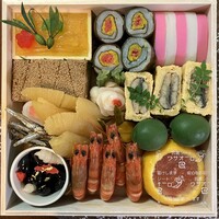 鰻割烹 伊豆栄 本店 - ⚫︎壱の重
                    栗きんとん（金ぎょく、松竹梅、つく羽）
                    日の出蒲鉾、島松風、田作り
                    サーモン奉書巻　他